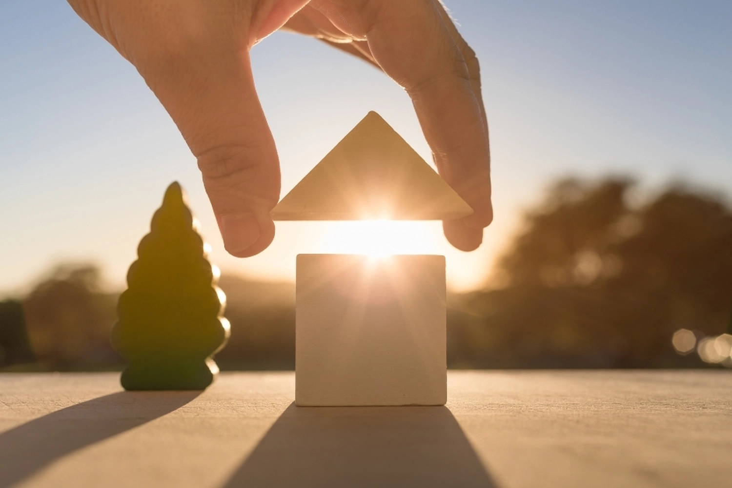 Choy Consulting UG – Finanzberater – Das Bild symbolisiert den Hausbau bzw. das Konzept des Wohneigentums